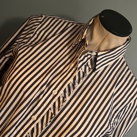 Structured button down with ruffle placket! - Picture 2 of 2